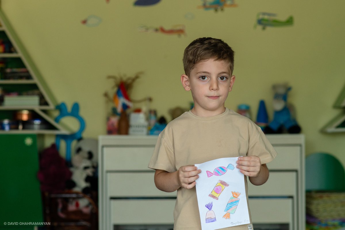 GorTs91's tweet photo. All shops stand empty in #NagornoKarabakh due to the relentless siege by #Azerbaijan. The humanitarian crisis continues to take its toll. In a Stepanakert kindergarten, children express their longing by drawing what they miss the most during this difficult blockade. Innocent lives are profoundly affected.
#UnblockLachinCorridor

@ David Ghahramanyan