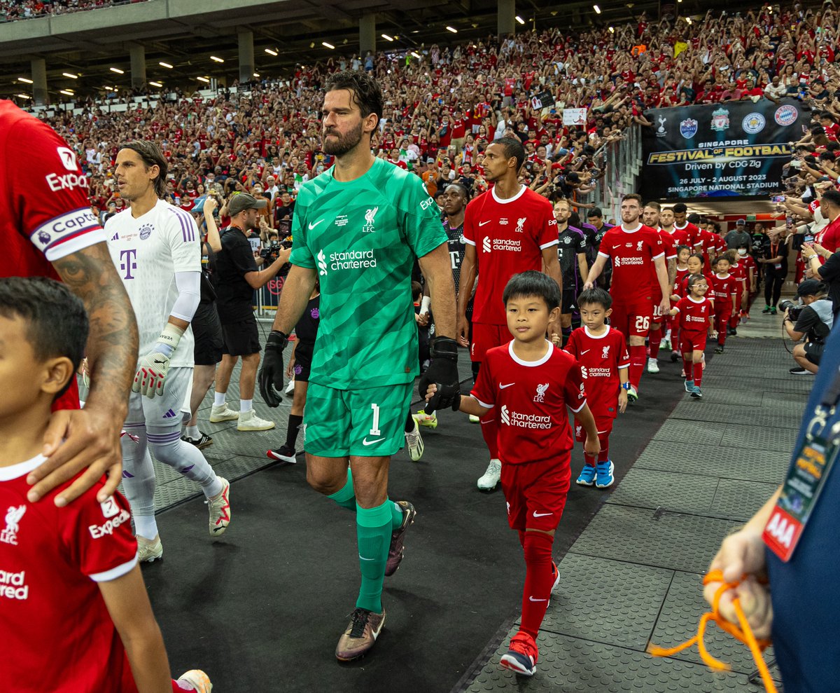 What a moment for these kids walking out with the Liverpool players in Singapore. #LFC #LFCPreseason #LFCAsia #Mascot archive.propaganda-photo.com/gallery/2023-0…