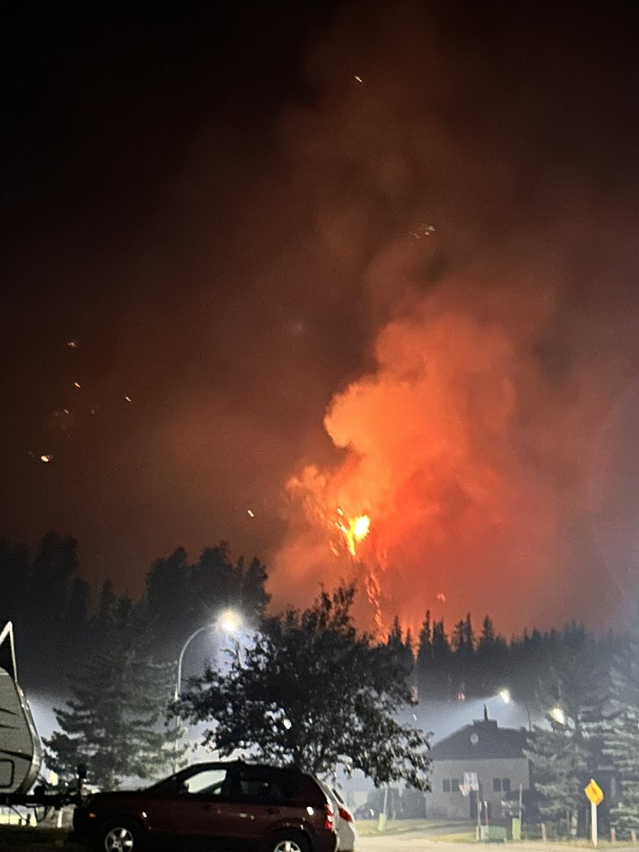 nemanishen's tweet photo. Planned ignition to contain Sparwood BC fire 
Thank you to all the firefighters and personnel working so hard to protect our community 
 @BCGovFireInfo @CBCNews @CTVNews @GlobalBC https://t.co/h3BR5K5TlV
