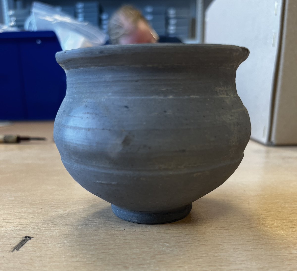 archeologistgg's tweet image. Fantastically preserved piece of basic Romano-British pottery. #pottery #romanbritain #ancientbritain #postexcavation #Archaeology