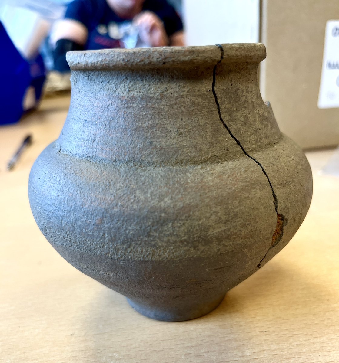 archeologistgg's tweet image. Fantastically preserved piece of basic Romano-British pottery. #pottery #romanbritain #ancientbritain #postexcavation #Archaeology