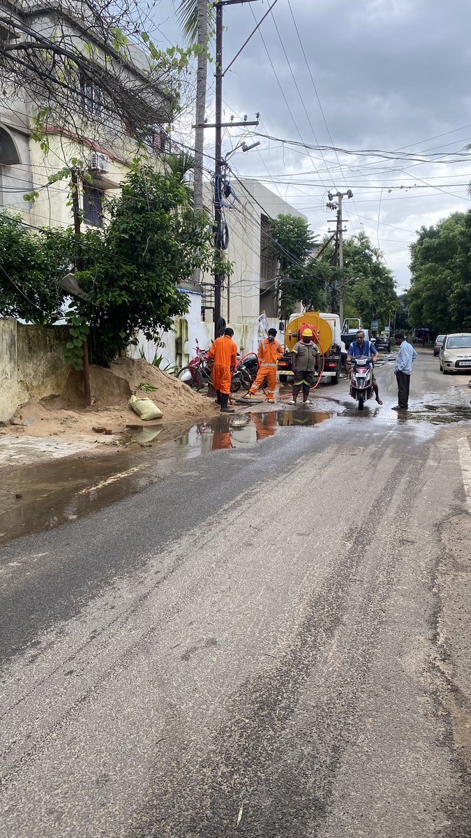 Dev_shukla's tweet photo. @bmcbbsr stinky roads because of leaking drainage, this is what happens every time there’s heavy rain. And then comes #dengue, #malaria and what not. We need a permanent solution to this. Can you give us one. This is road 2 in N2, IRC village, BBSR. https://t.co/7jCvoMEDni