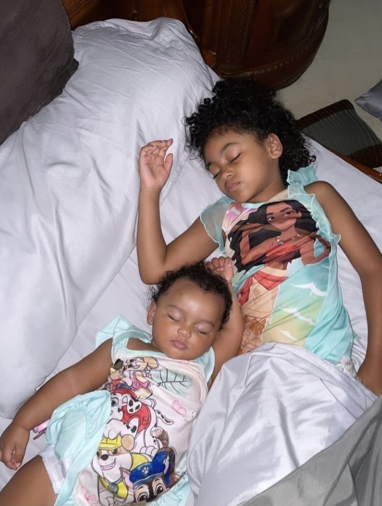 writewnonnie's tweet image. took the kids and left for the day #ThreadsForThreads #freakthreads #Storyx18plus