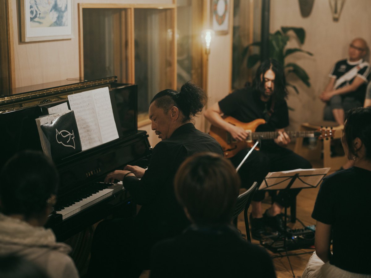 senseofquietLAB's tweet photo. 【アーカイブ配信中】
伊藤志宏／藤本一馬　風の旅立ち Live &amp; Streaming
@ SALO
8/6までアーカイブ視聴できます！
新作アルバム全曲の演奏と、トークの第二部からなる、充実の内容。
https://t.co/JvUR8Jb854

@ShikouOfficial
@kazumafujimoto https://t.co/YmLH5uwFTY