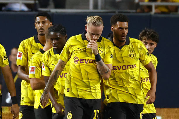 InformaFutbol__'s tweet image. 🟰 Empate a uno entre Chelsea y Borussia Dortmund

@ChelseaFC 1️⃣-1️⃣ @BVB 

⚽ Wolf (80')
⚽ Burstow (89')

📊 Ambos equipos no conocen la derrota esta pretemporada

ℹ️ @manuuelcarmona 

#BluesInTheUSA #CHEBVB