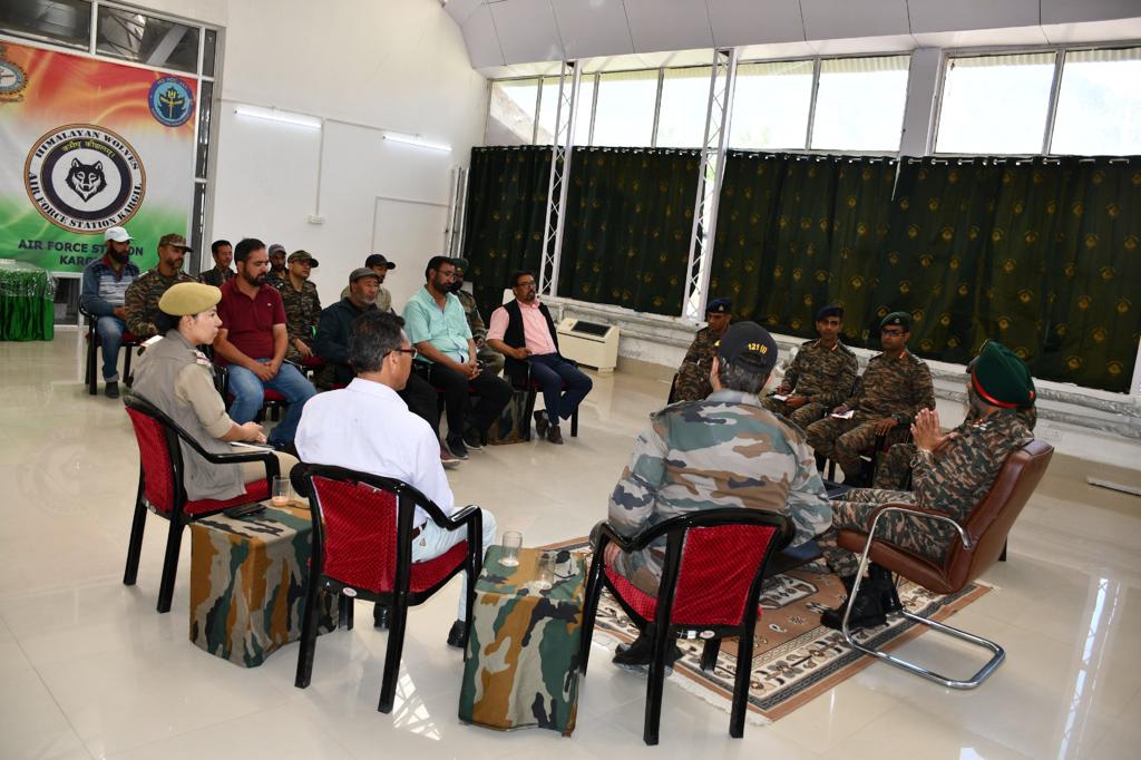 airnewskargil's tweet photo. Representatives of #ForeverinOperations Division, civil administration officials &amp; local populace met, in a spirit of consultative cooperation &amp; coordination
The meeting identified &amp; evolved measures to the problem of unexploded ordnance (UXO) at Khurbathang, Kargil
@adgpi https://t.co/TwBh8bSY4O