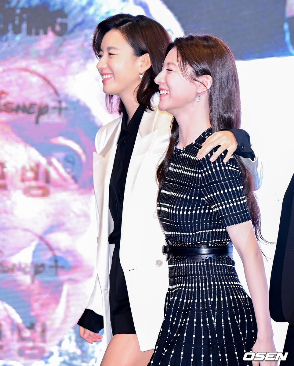 kdramatreats's tweet photo. Han Hyo Joo and Go Younjung in one frame 😭🤍 https://t.co/id8jtfv6K1