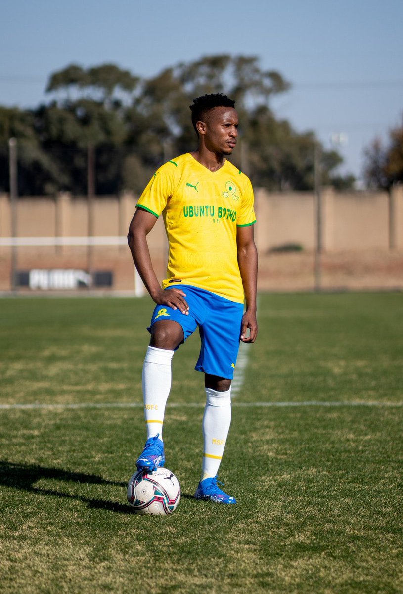 PestPenetration's tweet photo. Happy birthday to one of the Greatest football players. modimo wa Bolo. Shikabala. Mshishi. #TZ18 #Sundowns #RaBaTsena 💛⭐️💚👆🏼 https://t.co/cy630aTuBs
