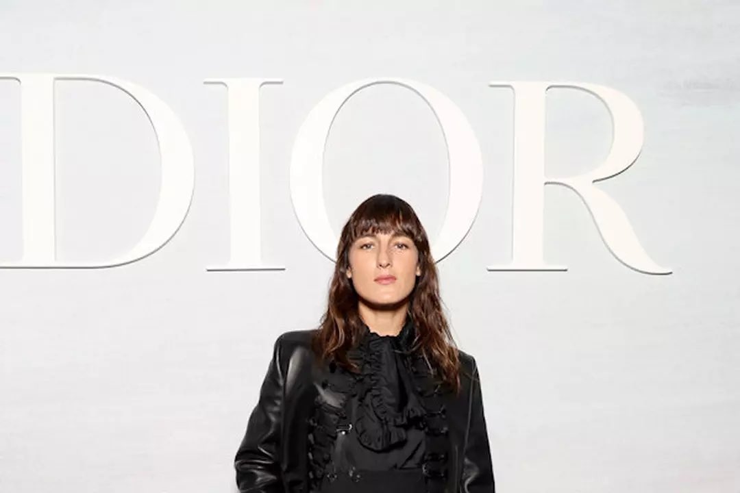 On a-Diore ! #DiorAW23 <a href="/juliettearmanet/">Juliette Armanet</a>
📽️ m.youtube.com/watch?v=ODYhI6…