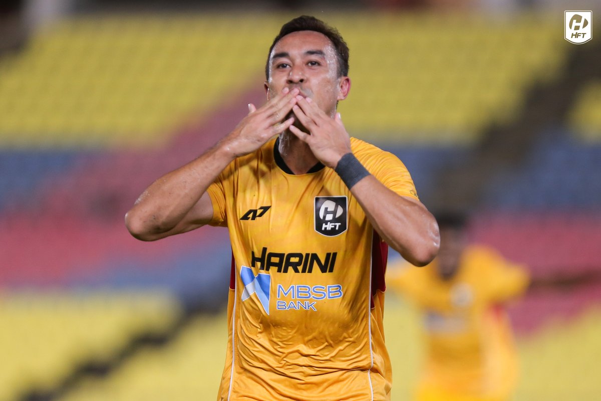 Norshahrul Idlan pernah menjaringkan 9 gol bersama Pahang termasuk 2 gol di Piala Malaysia 2018.

Malam ini, Norshahrul bakal menjadi taruhan <a href="/HariniFT/">HARINI FOOTBALL TEAM</a> untuk menggempur kubu <a href="/OfficialPahang/">Sri Pahang FC</a>  dalam aksi Piala Malaysia.

Kredit gambar: <a href="/HariniFT/">HARINI FOOTBALL TEAM</a>

#PialaMalaysia2023 #DemiLigaKita