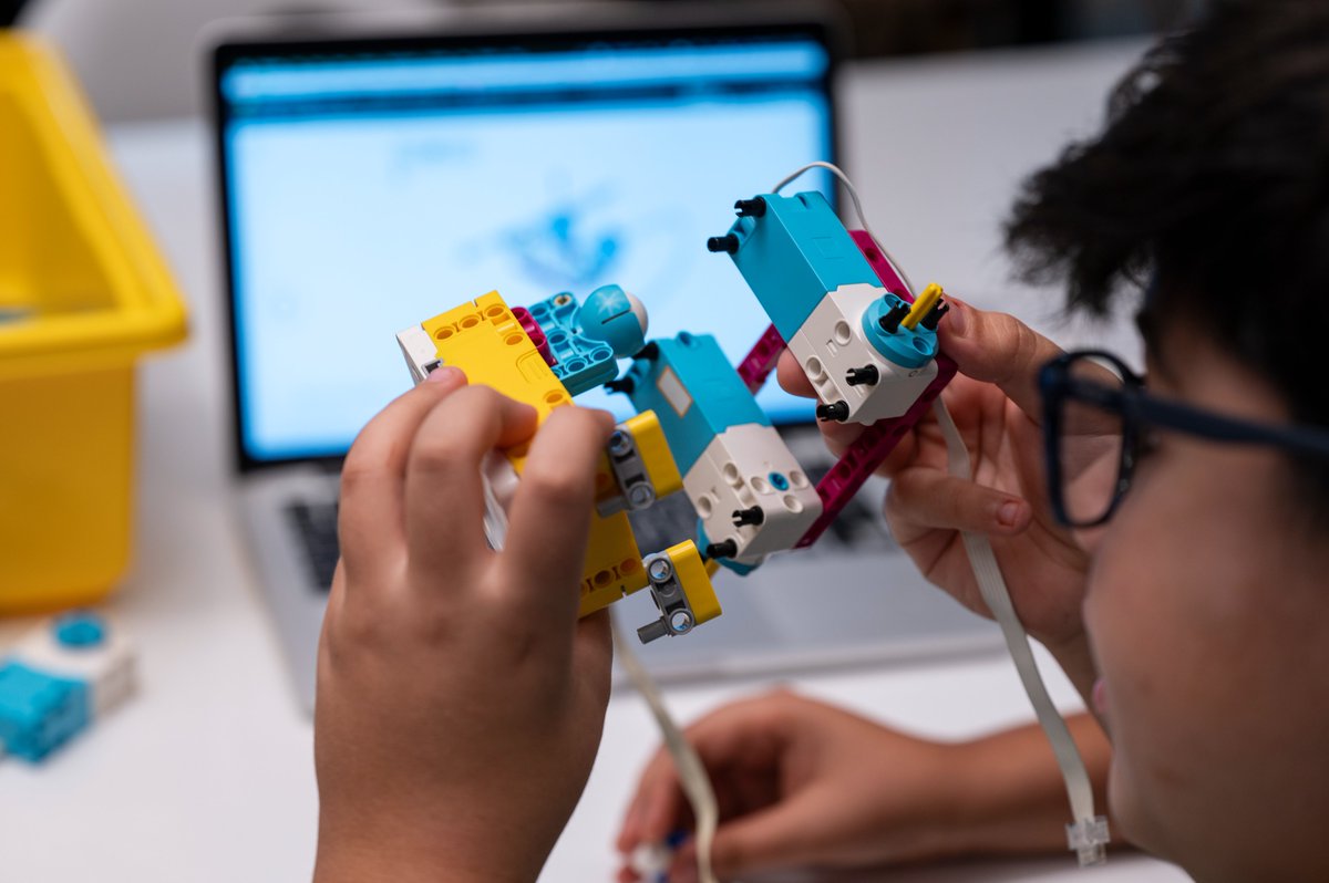 atlabshoponline's tweet image. 🤖 A day of innovation and fun at Coders HQ - Artificial Intelligence, Digital Economy and Remote Work Applications Office (UAE) Intelligence, Digital Economy & Remote Work Applications Office.
 #SpikePrimeWorkshop #CodersHQ #KidsInTech #STEMeducation #RoboticsForKids