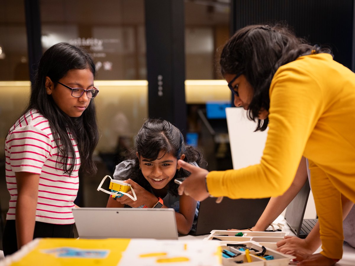 atlabshoponline's tweet image. 🤖 A day of innovation and fun at Coders HQ - Artificial Intelligence, Digital Economy and Remote Work Applications Office (UAE) Intelligence, Digital Economy & Remote Work Applications Office.
 #SpikePrimeWorkshop #CodersHQ #KidsInTech #STEMeducation #RoboticsForKids
