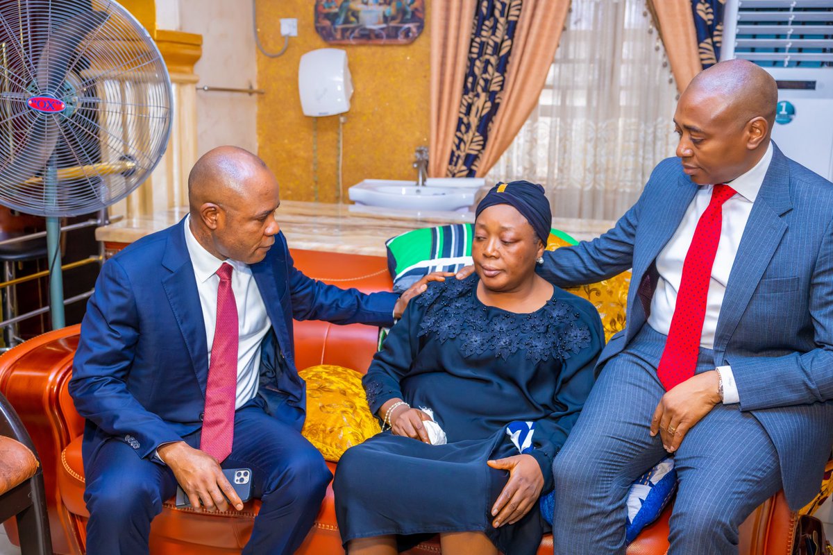 PNMbah's tweet photo. Yesterday, the Deputy Governor, Barr Ifeanyi Ossai and I paid a condolence visit to Justice Ugonne Jacinta Nweze - wife of late Justice C. C. Nweze of the Supreme Court - and her family at their residence in Enugu.

May God console them and grant them the fortitude to bear the irreplaceable loss.