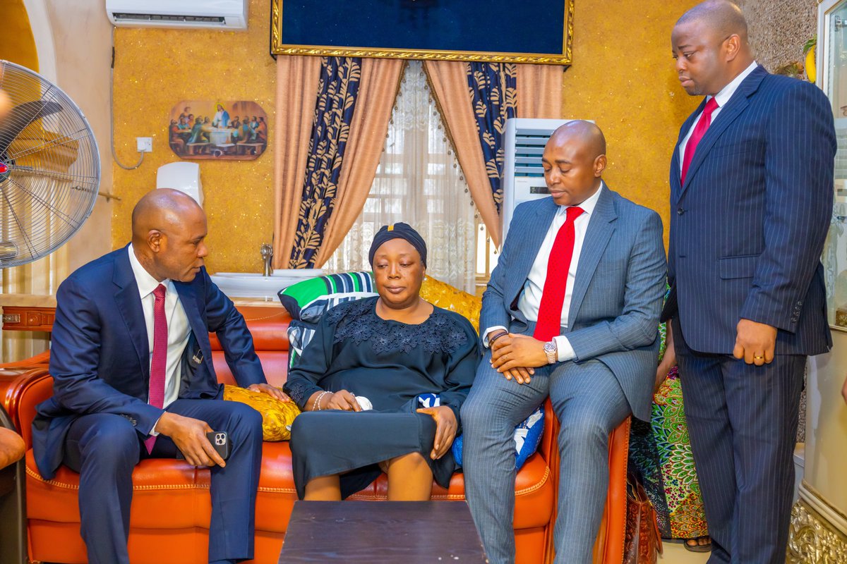 PNMbah's tweet photo. Yesterday, the Deputy Governor, Barr Ifeanyi Ossai and I paid a condolence visit to Justice Ugonne Jacinta Nweze - wife of late Justice C. C. Nweze of the Supreme Court - and her family at their residence in Enugu.

May God console them and grant them the fortitude to bear the irreplaceable loss.