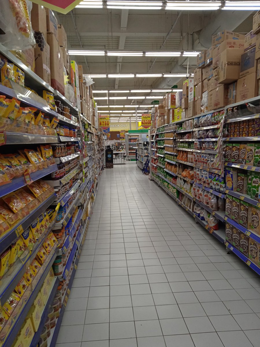 Mr_Enjoy_Aja's tweet image. #Looks #Hypermart in #CiputraWorld #Surabaya is #empty on the weekday 🙂
#Jakarta #Semarang #Bali #Lombok #Indonesia