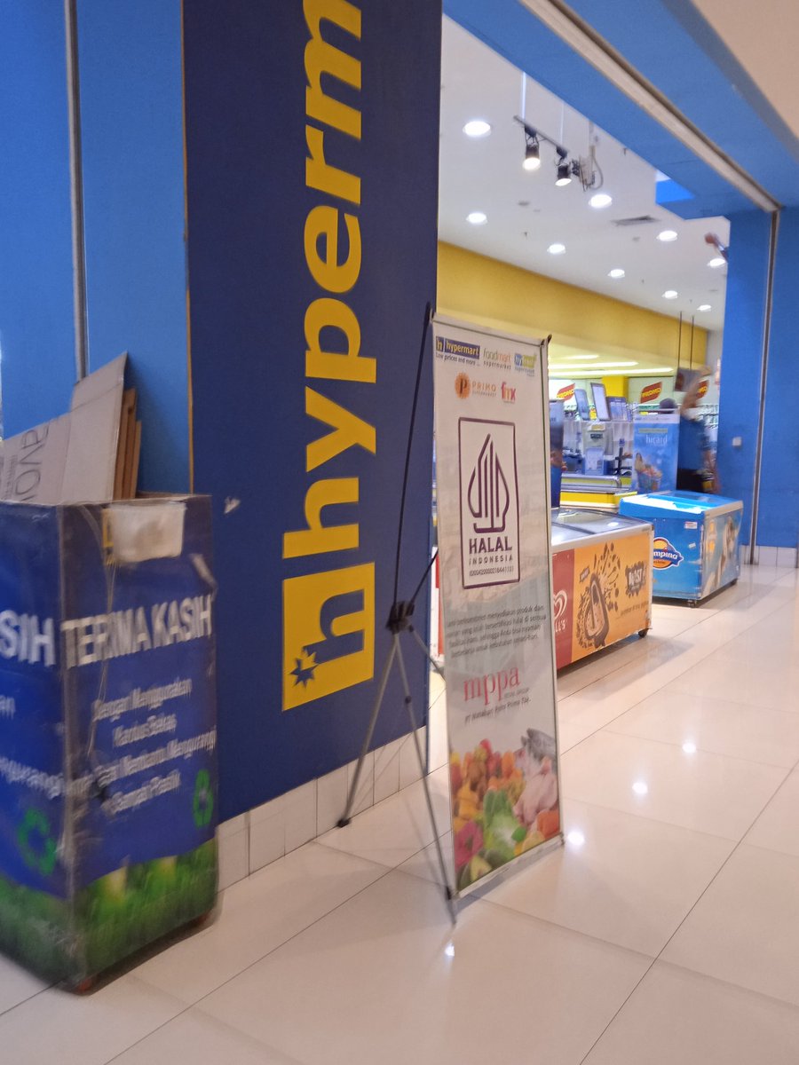 Mr_Enjoy_Aja's tweet image. #Looks #Hypermart in #CiputraWorld #Surabaya is #empty on the weekday 🙂
#Jakarta #Semarang #Bali #Lombok #Indonesia