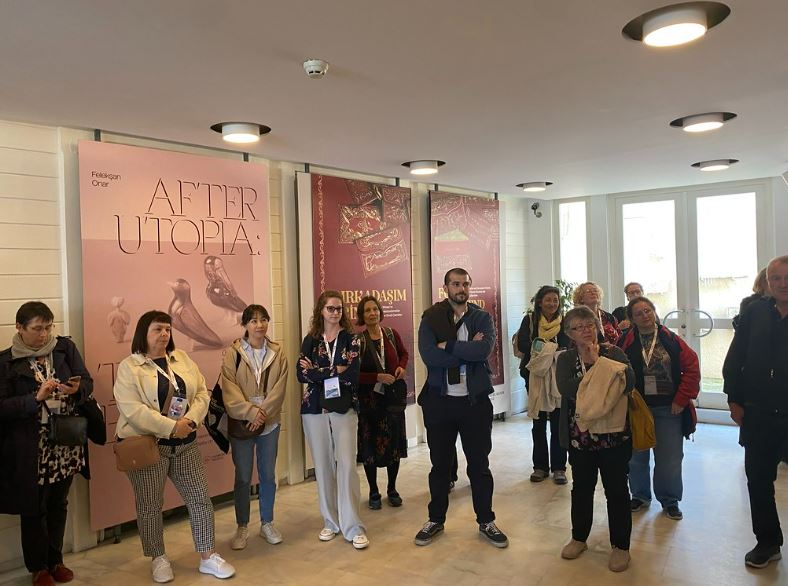 SunaKiracLib's tweet photo. 4th Istanbul "International Library Staff Week" 8 - 12 May 2023 / 4.İstanbul Uluslararası Kütüphane Personeli Haftası 8 – 12 Mayıs 2023
https://t.co/R0tO0YRw6b
#KoçUniversity
#Throwbackthursday
#Library
#InternationalLibraryStaffWeek
#Tbt https://t.co/Zc4sRNXmmL