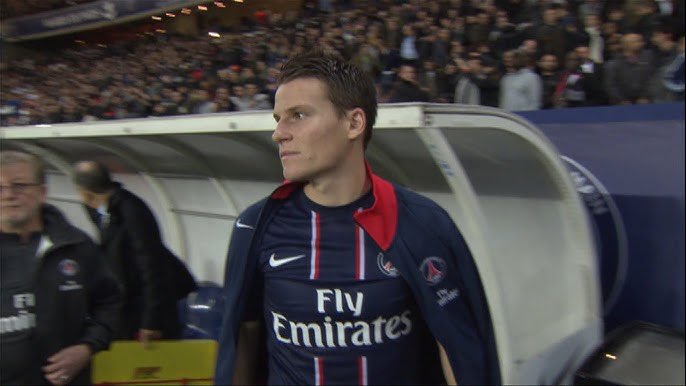 RandomLigue1's tweet image. « Plus petit je tenais la main de Kevin Gameiro pour rentrer sur la pelouse mais je me suis rendu compte que j’étais limite plus grand que lui alors que j’avais 12 ans 😭, je suis finalement rentré avec Motta »

Histoire de Louis 

📩 Si toi aussi ta une histoire viens en DM !