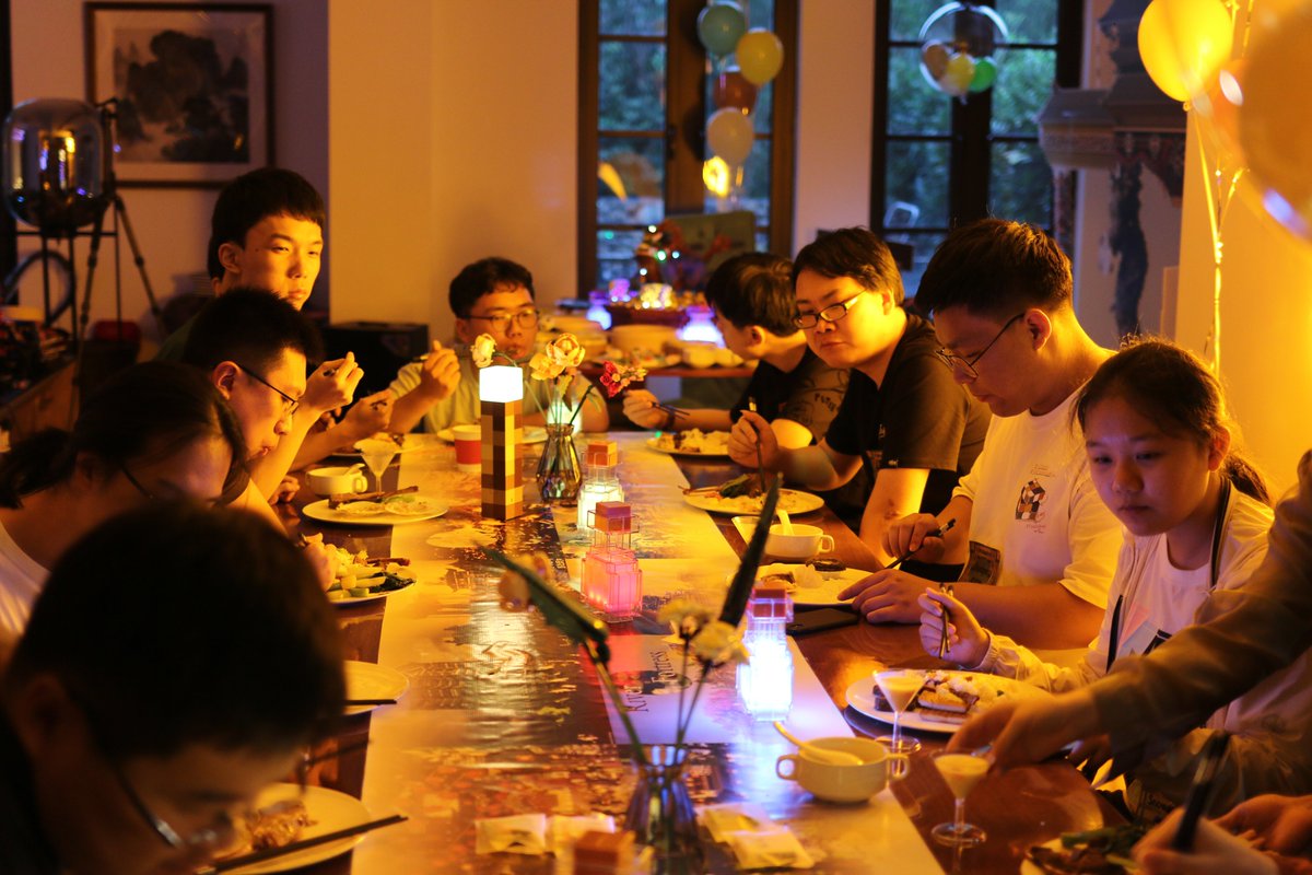 10 Years of LinsCraft celebration event with @MineCraft! It started as a small dream in the year 2013 and look how far and how big we have grown as a #Minecraft community! It was a pleasure to work with on maps and creations. We are aiming higher and higher every year! Cheers!