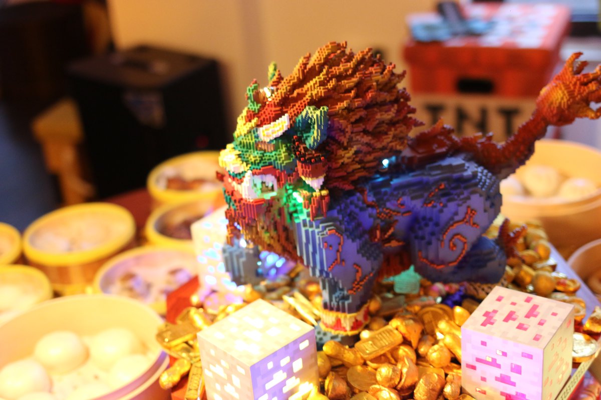 We  printed one of our most memorable #Minecraft build into reality, and served it as a part of our food festival display for our 10 year anniversary celebration event. <a href="/Minecraft/">Minecraft</a> #Minecraftbuilds #3Dprinting
Check the original article here: minecraft.net/it-it/article/…