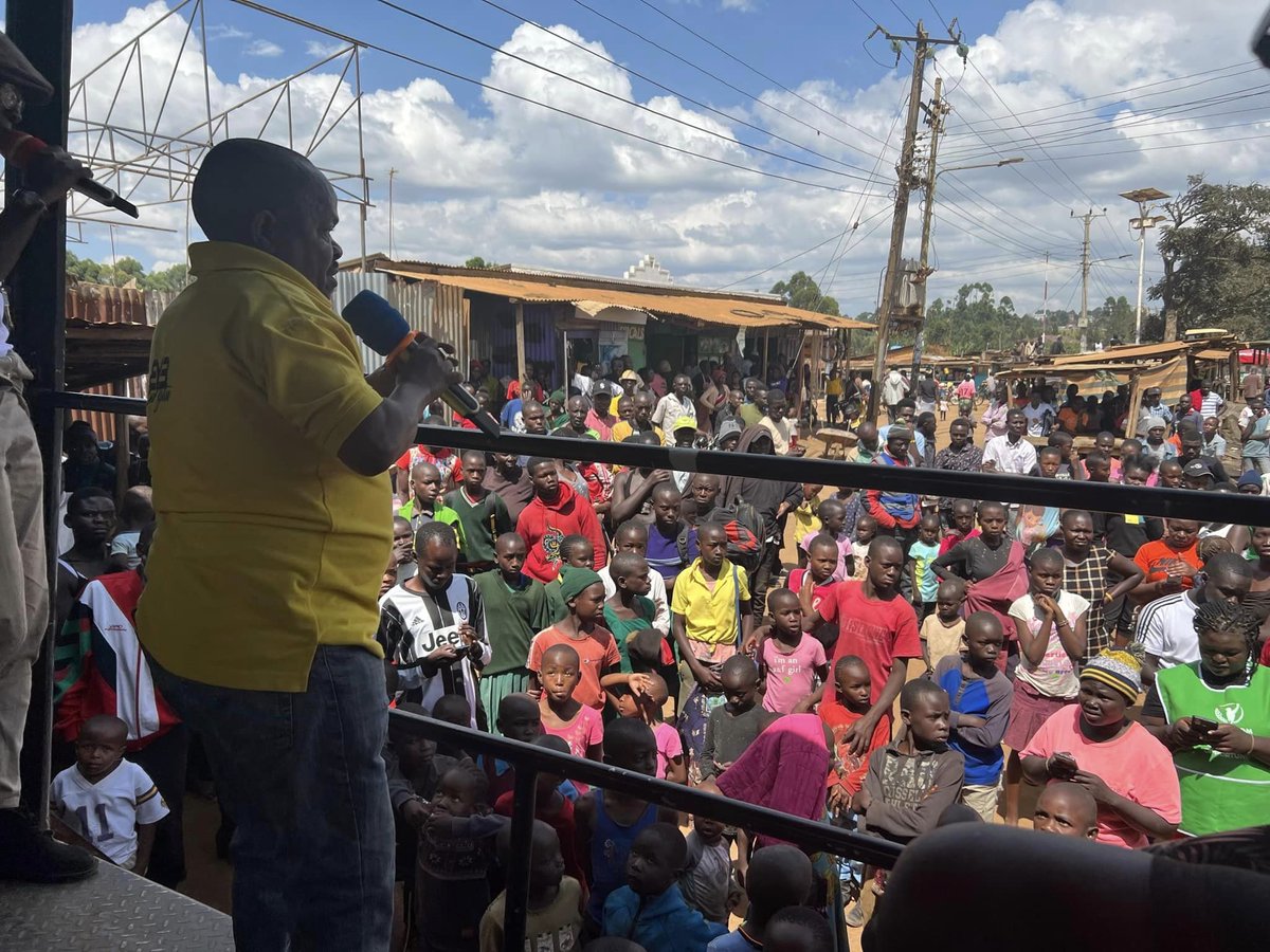 Mbogi_Yetu's tweet photo. Base Yetu brand ambassador Inspekta Mwala flagging off a pool tournament sponsored by Base Yetu in Kitale and thereafter, engaging the locals on Base Yetu’s social rehabilitation and smart savings plan. Share some of your lovely throwbacks with us! #BaseYetu #TBT https://t.co/XiL3IQHXVV
