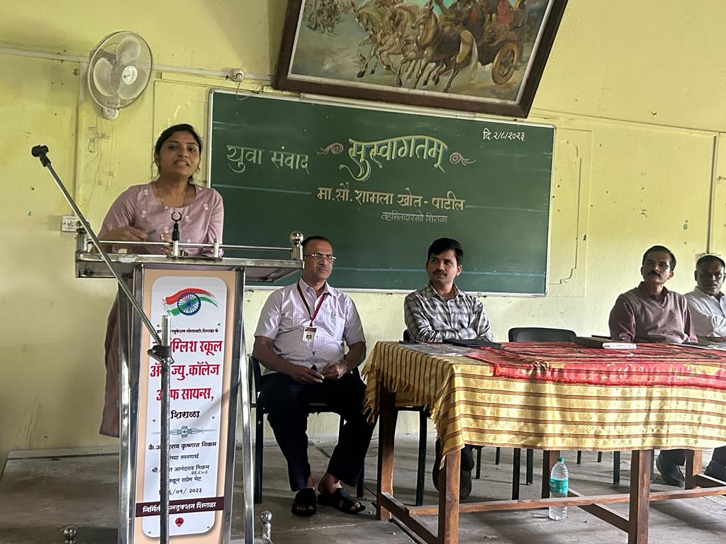 284Lac's tweet photo. न्‍यु इग्लिश स्‍कुल , शिराळा येथे भावी मतदार यांना मा तहसिलदार शिराळा यांनी 18 वर्षे पुर्ण होताच मतदार नाेंदणी करणेचे आवाहन केले व सशक्‍त लोकशाही, सशक्‍त मतदार या विषयावर विदयार्थी विदयार्थीनी मध्‍ये जनजागृती केली https://t.co/PpkEcDxoSA