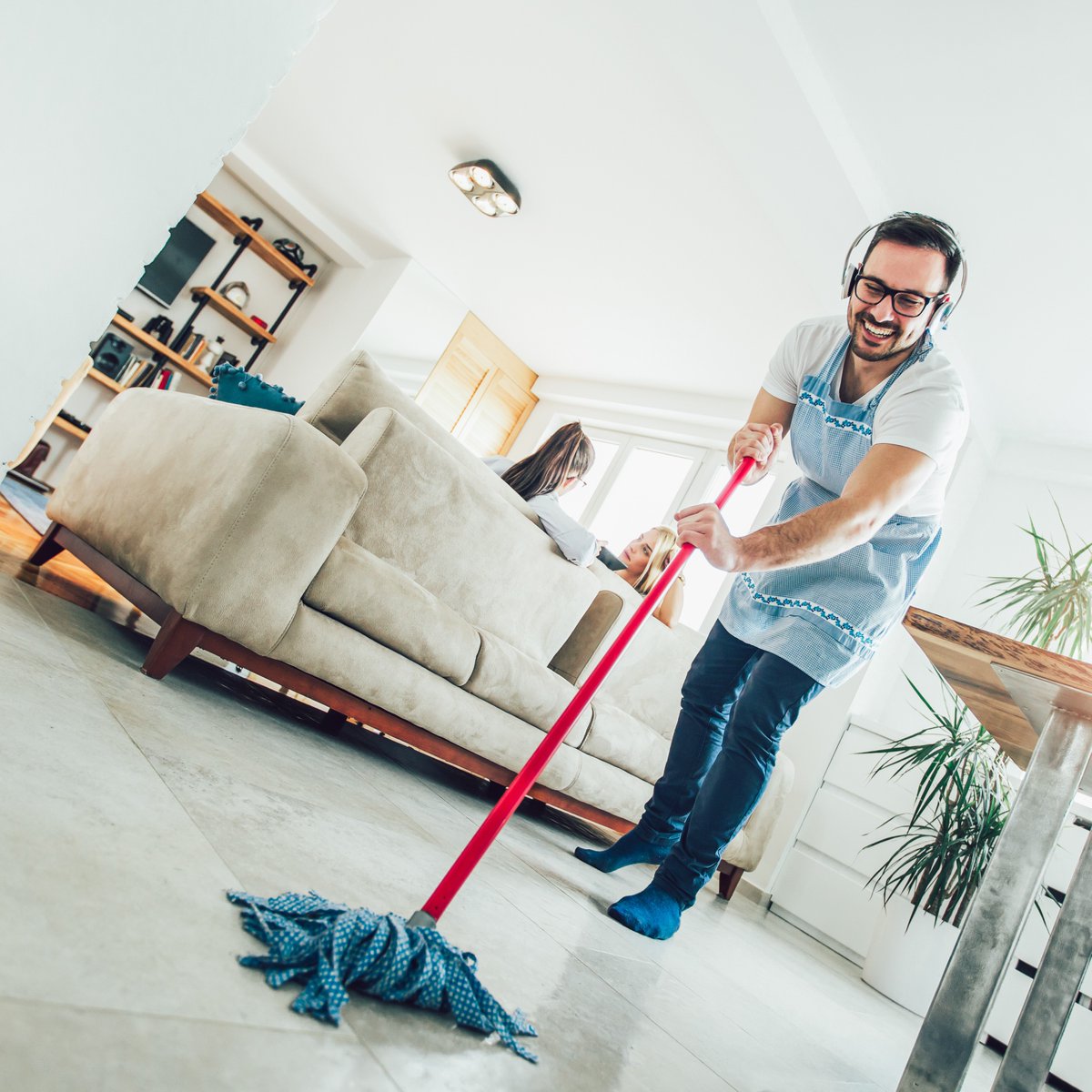 henkeliberica's tweet photo. ☀️🛏️ Antes de salir de vacaciones, tómate un momento extra para ordenar y limpiar tu casa. Confía en #Neutrex Frescor Verde para un hogar higiénico y perfumado. Porque volver a una casa ordenada y fresca puede hacer que tu regreso sea mucho más placentero. #VacacionesRelajantes https://t.co/fDvqWU3j8S