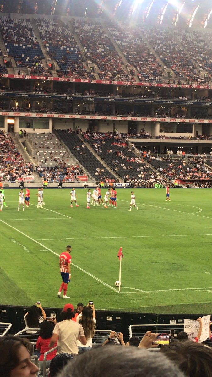 SomosOffside's tweet photo. Postales del amistoso de hoy en el gigante de acero🔴⚪️ 🇪🇸 ⚪️🔵

Corresponsal:@FerchoGG24 https://t.co/Jd97uOv6yT