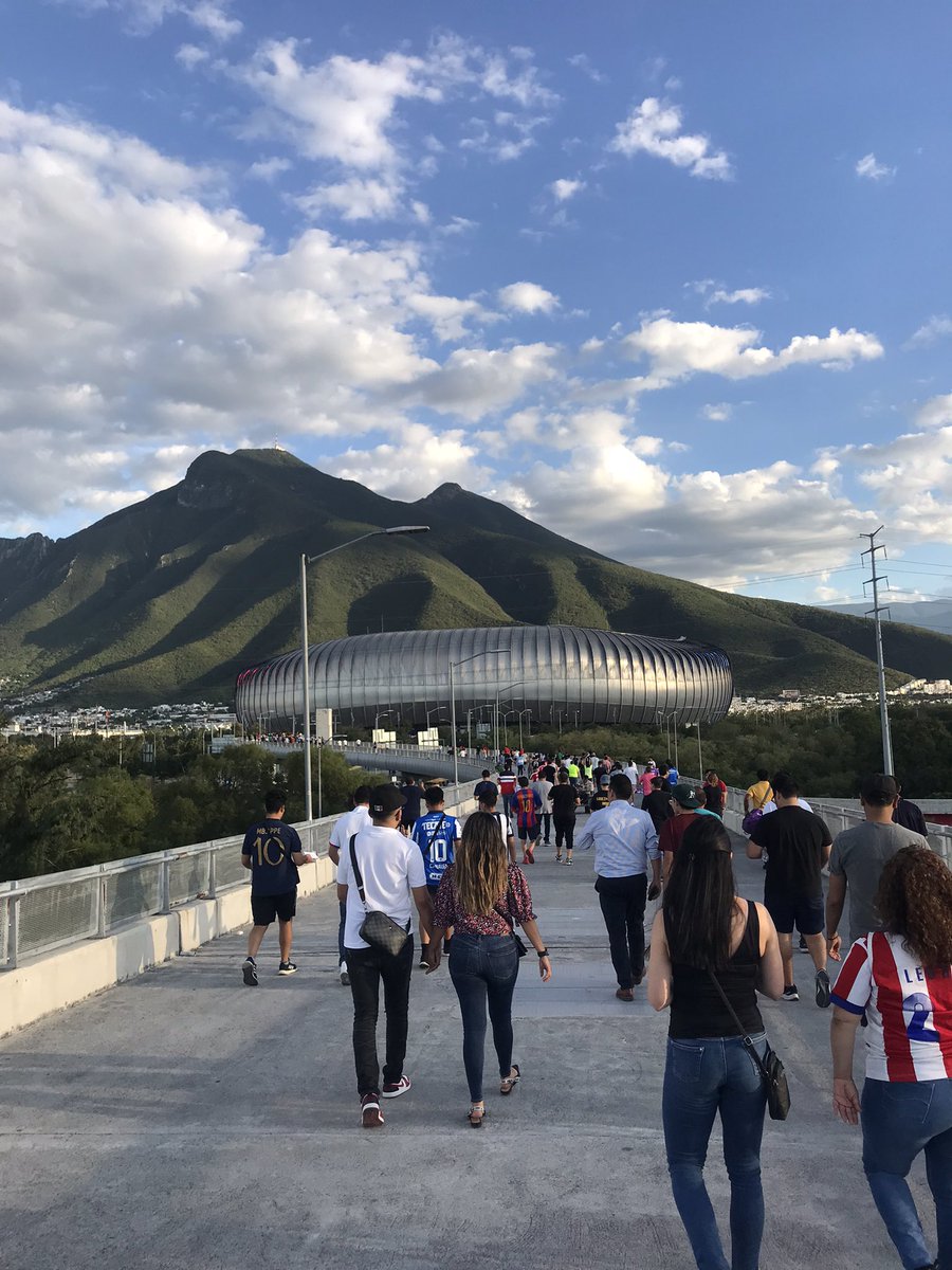 SomosOffside's tweet photo. Postales del amistoso de hoy en el gigante de acero🔴⚪️ 🇪🇸 ⚪️🔵

Corresponsal:@FerchoGG24 https://t.co/Jd97uOv6yT