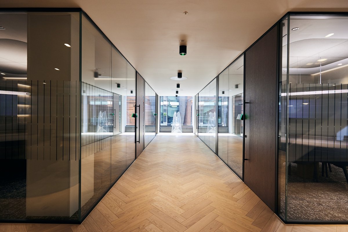 LccPlc's tweet photo. One that we are incredibly proud of! Project Apollo closed out, working alongside @isglimited.

Many different floor finishes, but this one showing the magnificent @havwoods timber that we installed. Truly stunning! 😍

#weknowflooring #london #flooring #construction #timber https://t.co/d6cpeEsGpb