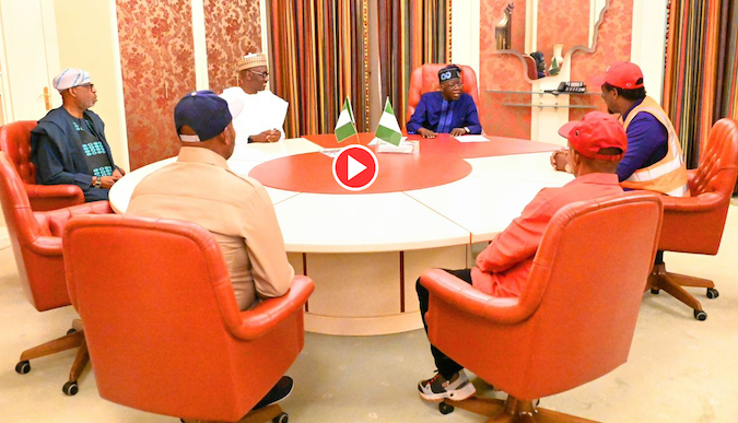 ARISEtv's tweet photo. Port Harcourt Refinery Will Resume Production By December, Tinubu Promises Labour Unions 
This has led to Labour suspending protests and opting for further engagements with government. 
https://t.co/JtdmkmqyuX https://t.co/SlO8A40Sfv