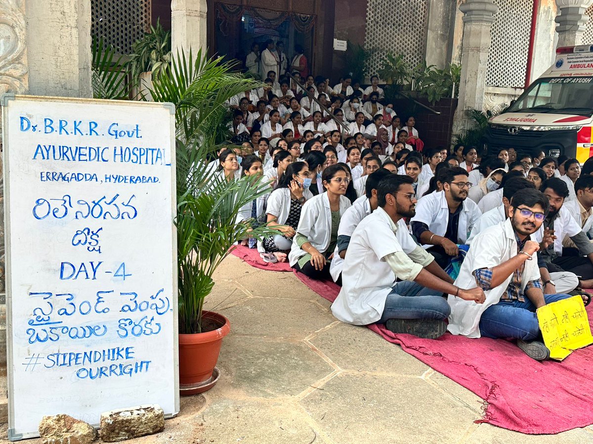 gouthuvannavada's tweet photo. #Ayushstipendhike #harishraobrs #ktrbrs @TSwithKCR @KTRBRS @BRSHarish @bandisanjay_bjp @ndtv @hmtvnewslive @INCTelangana @BJP4India @VasundharaBJP https://t.co/fUqcw794At