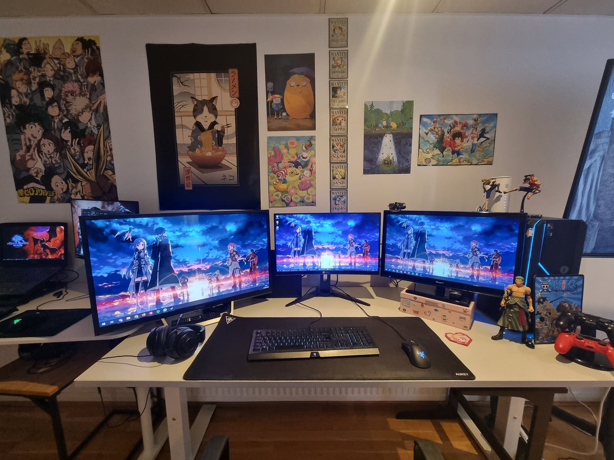 PumpkinAsuna's tweet photo. Moved to UK with @xanhisam recently, always talked about having our own gaming cave for people to hang out ♡ So happy and proud of what he have accomplished in the past 4 years :)
Also started picking up on some table top games. 
Any recommendations? https://t.co/T5bKnt07Ny