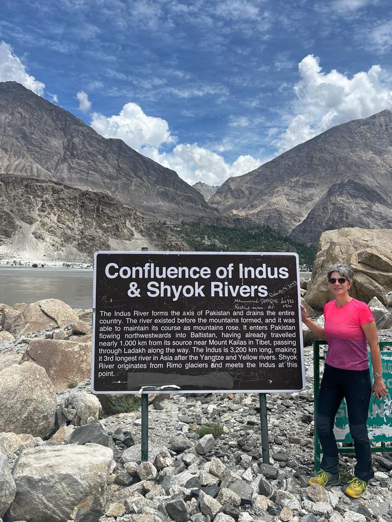 Standing at the confluence of Shyok and #Indus River is an impressive experience of the mighty forces of nature. It also reminds me of @WajahatMalik3
#ExpeditionRiverIndus2022, which highlights the relevance of River Indus for #Pakistan as its lifeline