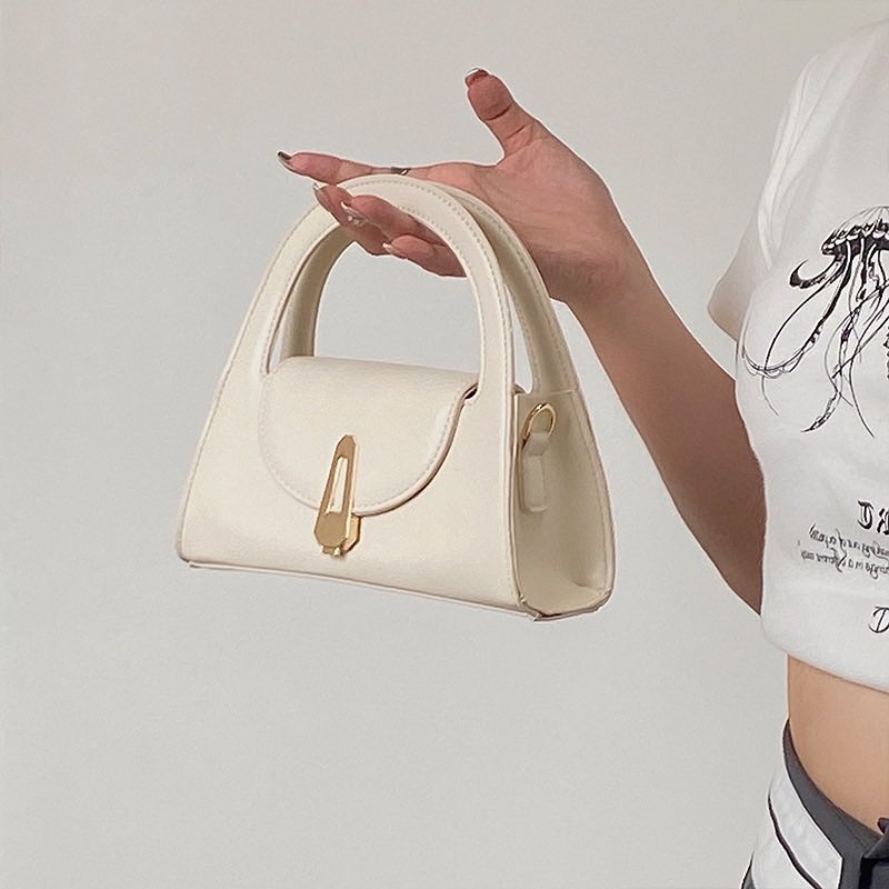 walerles's tweet photo. Keeta bag 320บาท มี 2 สี ขาว ดำ สายมินิมอล เรียบหรู ต้องโดนได้ทั้งถือทั้งสะพาย keep look สุด สวยมากกกกกก

#กระเป๋าผู้หญิง #กระเป๋า #กระเป๋าสะพายไหล่ผู้หญิง #กระเป๋าผ้าราคาถูก #กระเป๋าผ้า #กระเป๋าสะพาย #กระเป๋าสวยๆ #กระเป๋าวินเทจ #กระเป๋าแฟชั้น #กระเป๋าน่ารักๆ #กระเป๋าผ้าแคนวาส https://t.co/cNz5qpkW5T