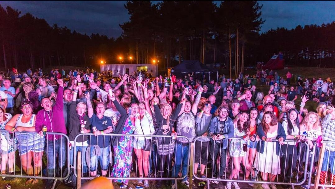 Dirty_Sterling's tweet photo. Tickets for the biggest @DirtySterling show!!!
https://t.co/NyceKpeNbF
#band #concert #scunthorpe #BathsHall #livemusic #rocknroll #originalmusic #dreambig https://t.co/OkA0ufQclM