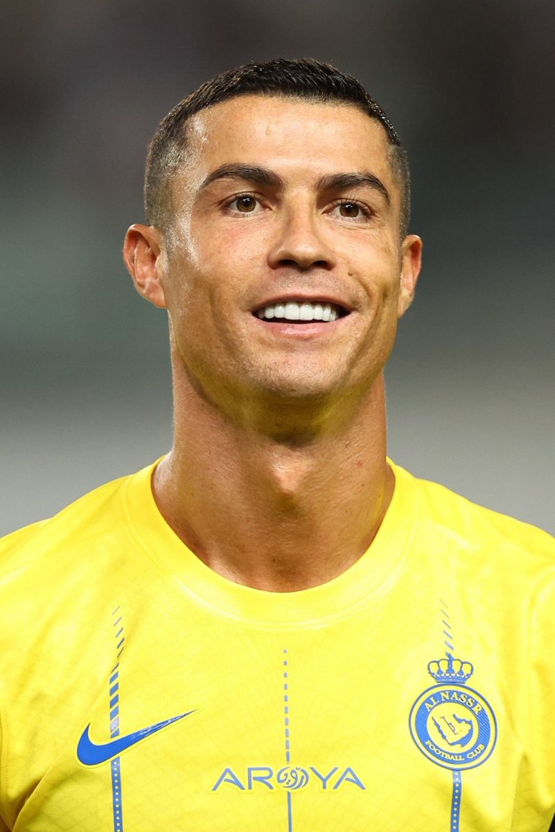 Will you be tuning in to watch the GOAT play tonight? 🫵🐐