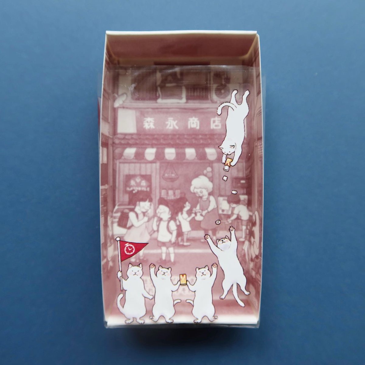 tokomong's tweet photo. 今回は森永ミルクキャラメル発売から今年で110周年とのことで、「タイムスリップ」がテーマ！フィルムはタイムトラベル中の子供と動物たちの4種類、内箱は6種類の時代背景のイラストです。
創業者である森永太一郎氏も見つけてみてください😊 https://t.co/n7EIWPTQVV
