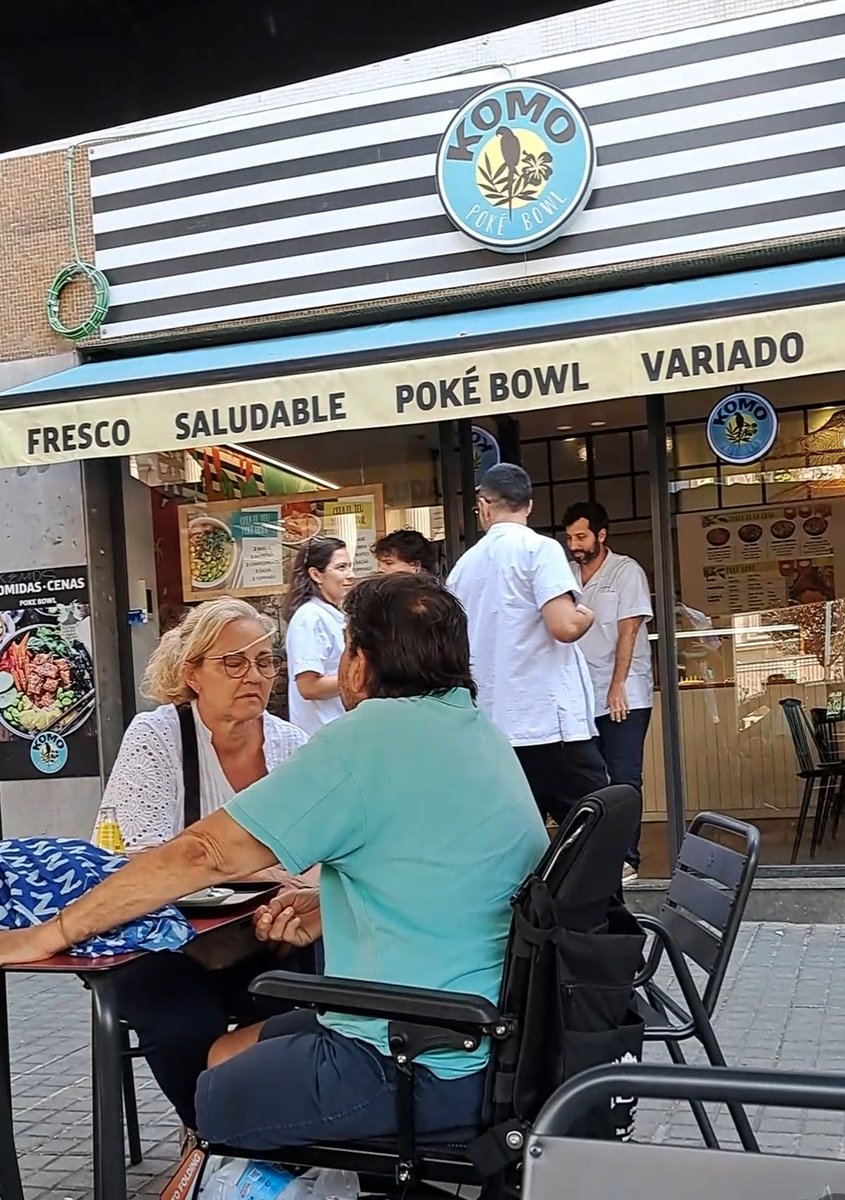 leopraderacarto's tweet photo. Clínico de Barcelona tiene sus centros llenos de carteles "La bata no pasea". Esto es lo que vi ayer en cuestión d 10'
https://t.co/nDvbBcLI9X
#SomCLINIC @salutcat #tve3 @internaclinic #europress @Encabina4 #generalitat #324 #perearagones @hospitalclinic #OrgullCLINIC https://t.co/GZZ2zwsee4