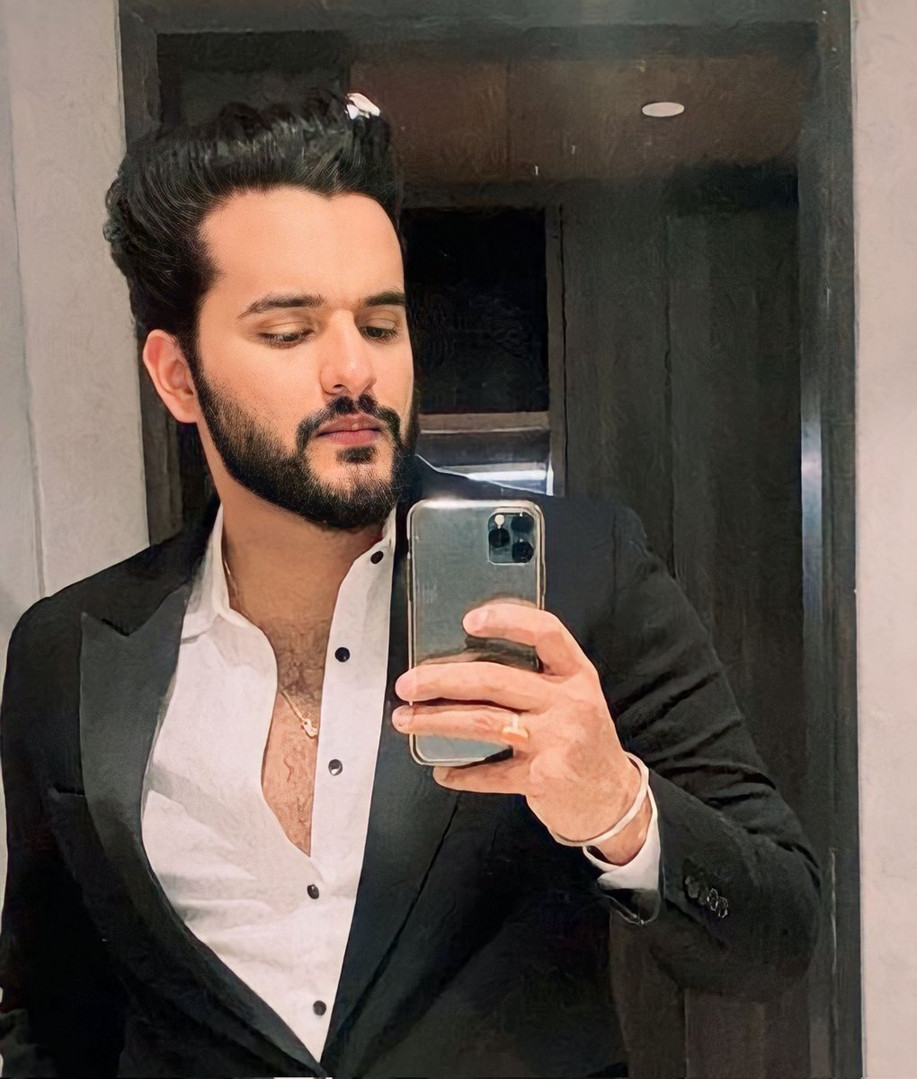 Prearsh_Forever's tweet photo. The winner 🏆💙
#AbhishekIsTheBoss https://t.co/KcB87TKhoX