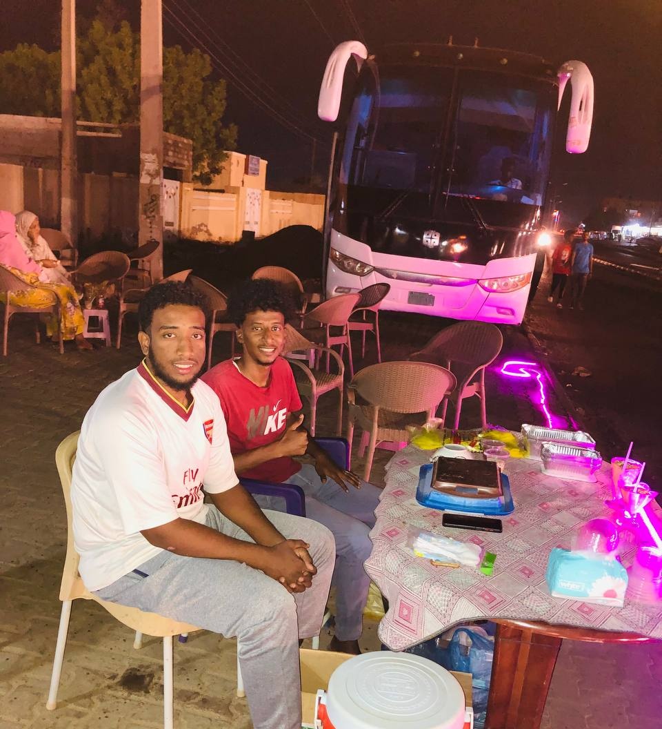 احنا بس عايزين نعرف انتو اذا ما جيتونا ف الجو الظريف دا 😍🌦
حتجونا متين تاني😏 ؟

و عشان انتو زباينا وغالين علينا وفرنا كاسات الطلب الظريفة دي 👇🏼👇🏼 و بأسعار في متناول الجميع❤

الكأس الصغير ب [ 800 ] جنيه فقط 😍 
الكأس الوسط ب [ 1000 ] جنيه فقط 😍