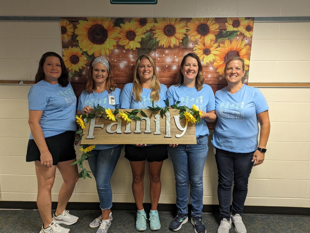 3rd Grade Family! <a href="/KuehnleKISD/">Kuehnle Elementary</a> #kleinfamily #growingleaders #plantingseeds <a href="/KleinISD/">Klein ISD</a>