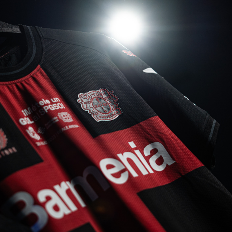 bayer04fussball's tweet photo. 👕 Ersteigert noch bis morgen ein Trikot-Unikat aus dem Testspiel gegen Real Sociedad. Der gesamte Erlös geht an die „Fundación Columbus".
🔙 #RSCB04 | #Bayer04 | #Werkself