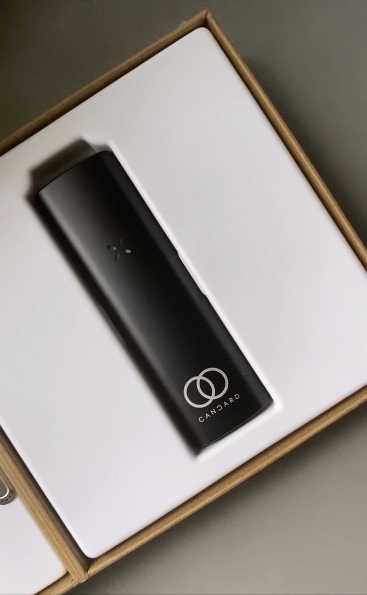 Cancard_UK's tweet photo. Follow #Cancast on Spotify &amp; listen to the recent episode where Victoria talks to Kyle from @madebyPAX &amp; finds out all the insider info on this brilliant #dryherb #vapouriser. Deets on how you can win this brilliant #Cancard branded vape coming soon!
↓
https://t.co/h9GogROgwA https://t.co/L2lWu12v2s