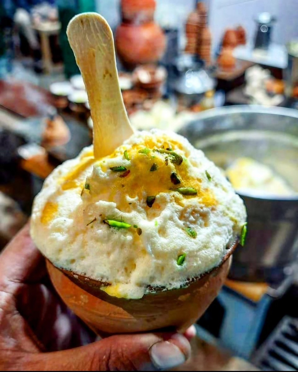 desi_thug1's tweet photo. 10 Lesser Known Sweets in Bharat that Everyone must try once in our life... 

1. Malaiyo https://t.co/0M30rcEMZO