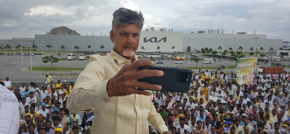 ncbn's tweet photo. I brought KIA.
You brought MAFIA.
@ysjagan 

#SelfieChallengeToJagan https://t.co/XXD8X2AZf0
