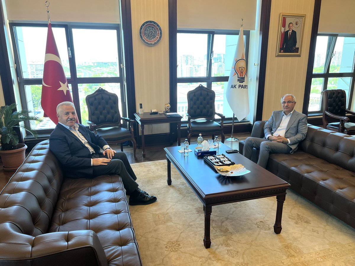 ahmetarslan36's tweet photo. Ak Parti Genel Başkanvekilimiz Sayın Efkan Ala’yı ziyaret ederek, yeni görevinin hayırlı olmasını diledim.

Aynı kabinede görev yaptığımız Sayın Başkanvekilimize misafirperverliği ve nezaketi için teşekkür ediyorum. https://t.co/OXwqbZPVN8