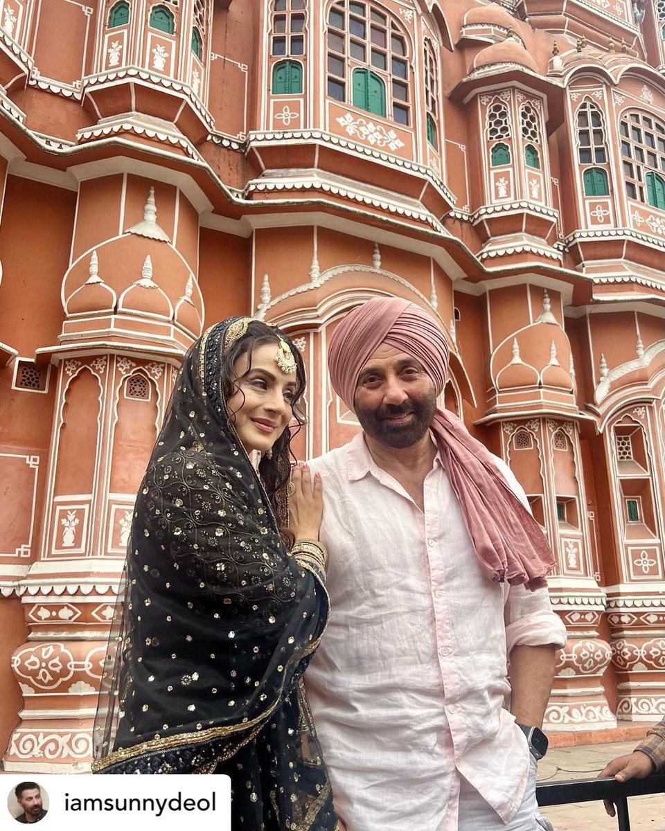ameesha_patel's tweet photo. Posted @withregram • @iamsunnydeol Visiting the lovely pink city #Jaipur for #Gadar2 Promotions https://t.co/nzAOx9DbFu