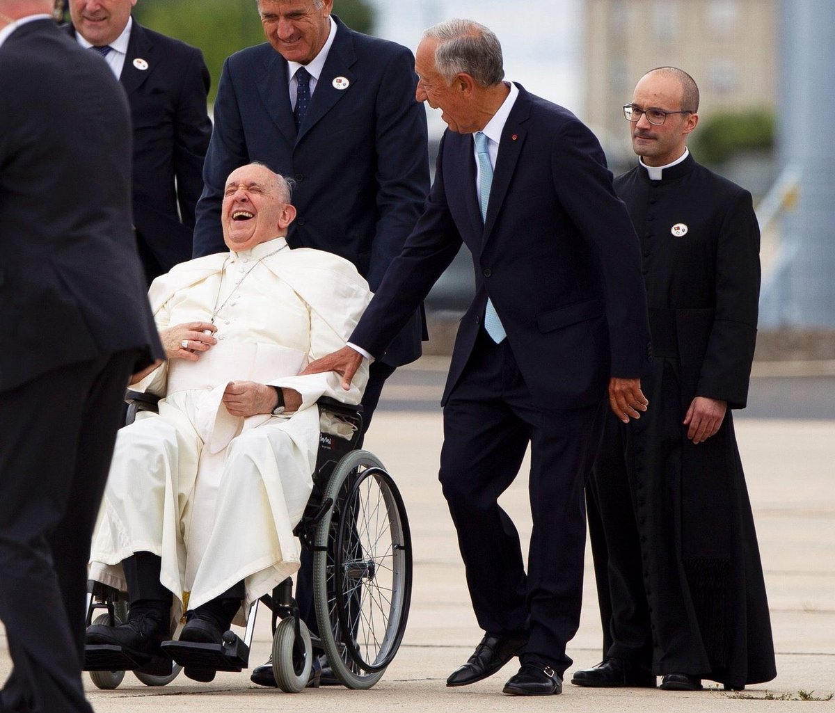 "E então eu respondi-lhe: claro que os portugueses conhecem e valorizam o cânone musical do ocidente, ainda há pouco tempo o André Rieu esgotou o Pavilhão Atlântico pela 19.ª vez"