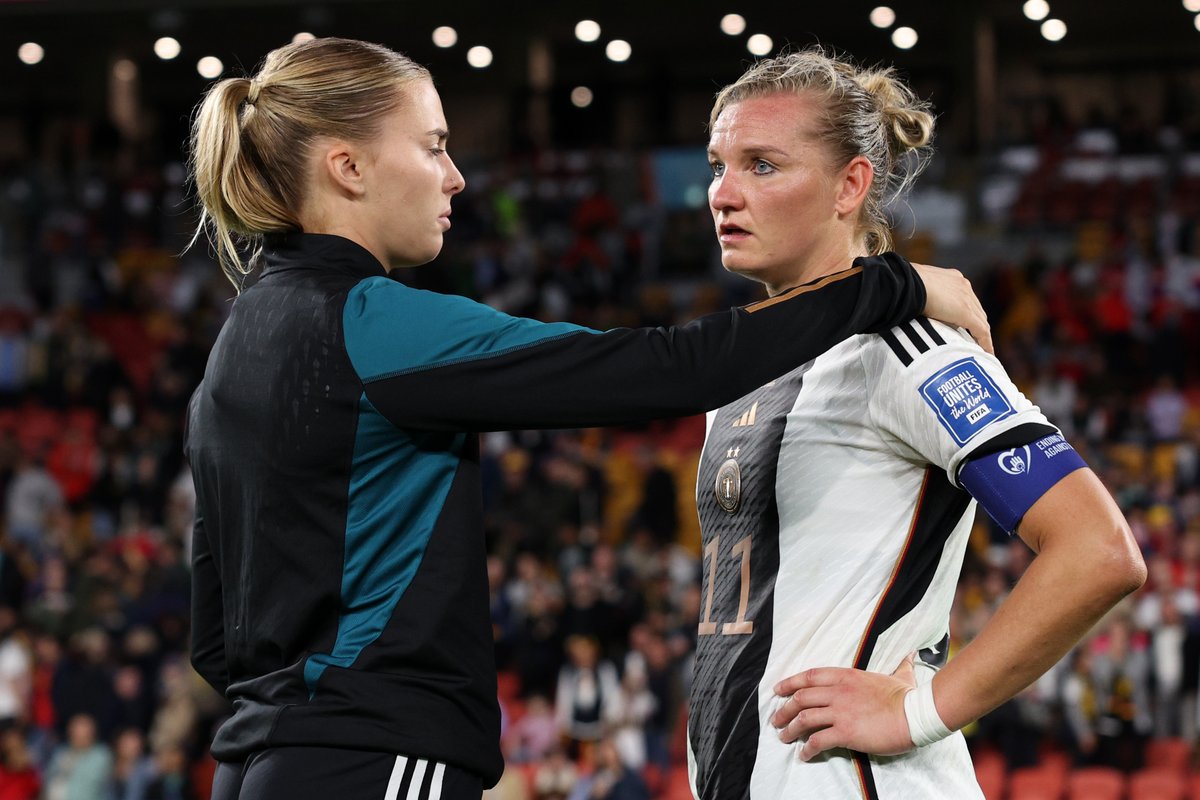 DFB_Frauen's tweet photo. 💬 Alexandra Popp: "Ich weiß gerade noch nicht, was ich sagen soll und was hier gerade abgeht. Das war nicht unser Anspruch."

WIR #IMTEAM 🇩🇪 #KORGER #FIFAWWC 
📸 FIFA https://t.co/IAOpSoJfLc